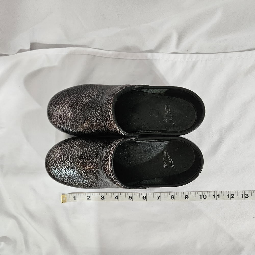Dansko black crackled design clogs women's size 37 - Picture 7 of 11